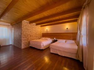 Cama ou camas em um quarto em Ittai Hotel