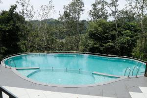 Bazen u ili blizu objekta Serene Crest Resort