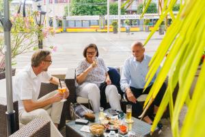 Oaspeți care stau la Hotel Euler Basel