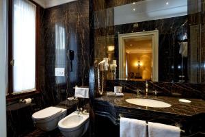 Koupelna v ubytování Hotel Ai Reali - Small Luxury Hotels of the World