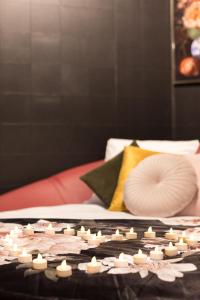 a group of candles sitting on a table at Legend Majestic Superbe Love Room - Jacuzzi - Champagne - Romantisme - parking privé GRATUIT in Mâcon