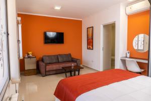 Uma TV ou centro de entretenimento em Hotel Dalai