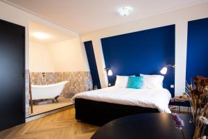 a hotel room with a bed and a bath tub at Boutique Hotel Enkhuizen in Enkhuizen +45 photos