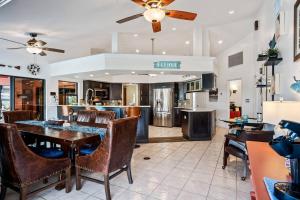 En restaurant eller et andet spisested på The Mermaid Manor