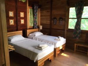 姆卡布里山林小屋客房内的一张或多张床位