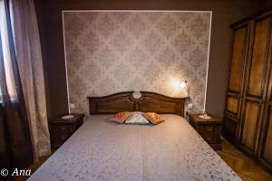 A bed or beds in a room at The Pearl Apartment Varna