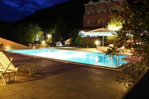 Bazén v ubytování Hotel Carmen nebo v jeho okolí