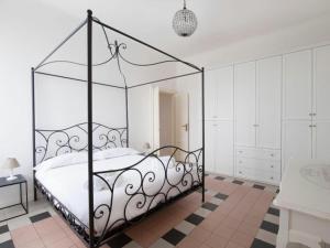 A bed or beds in a room at Bacone Liberty Vittoria by Halldis