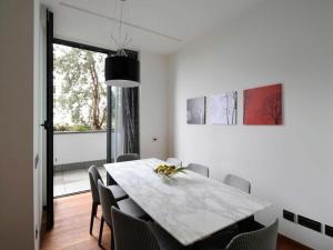 Foto dalla galleria di Castillia, Bosco Verticale Apartment a Milano