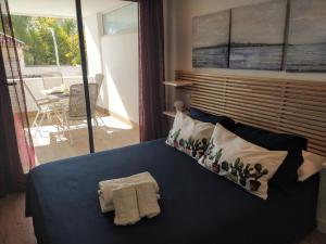 Posteľ alebo postele v izbe v ubytovaní APARTAMENTO TERRAZAS DEL MAR, PISCINA PRIVADA