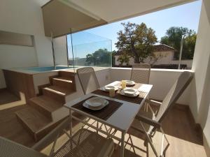 Posedenie v ubytovaní APARTAMENTO TERRAZAS DEL MAR, PISCINA PRIVADA