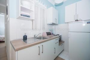 Kuchyňa alebo kuchynka v ubytovaní Vasileiadou Coastal Rooms