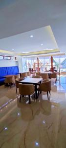 Restaurace v ubytování Hays Suites Hotel
