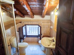 Bathroom sa Casa rural El Molino de Bogarra