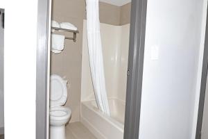 Kupatilo u objektu Wingate by Wyndham Fishkill