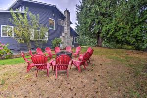 Spacious Home with Yard, 20 Miles to Olympic NP