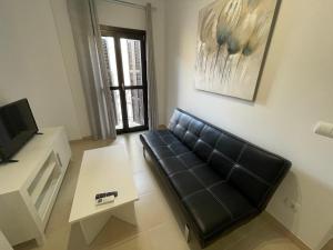 TV a/nebo společenská místnost v ubytování Royal Suites Estepona by Croma