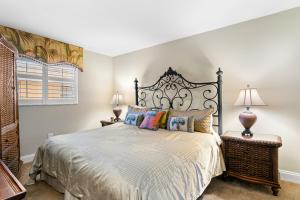 a bedroom with a large bed and two lamps at Tropical Paradise in Clearwater Beach