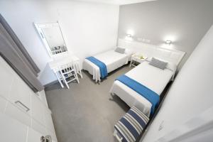 Posteľ alebo postele v izbe v ubytovaní Apartamentos Los Papagayos