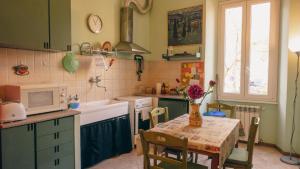 Kuchyň nebo kuchyňský kout v ubytování Casa ParticulART