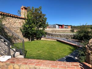 Vonkajšia záhrada v ubytovaní Casa rural La Tahona del abuelo TR CC 00344