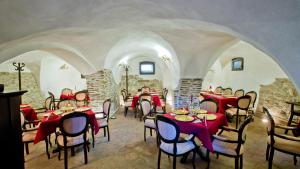 a restaurant with red tables and chairs in a room at Casa Georgius Krauss Sighisoara in Sighişoara