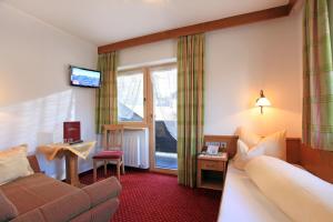 TV in/ali zabaviščno središče v nastanitvi Hotel Eggerwirt