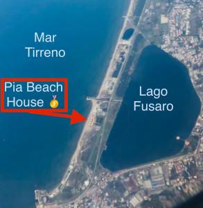 eine Karte eines Strandhauses und lagopus fuseseria in der Unterkunft Pia Beach House in Bacoli