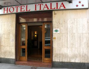 Facaden eller indgangen til Hotel Italia