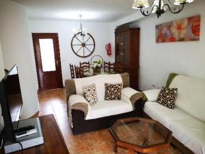 a living room with a couch and a coffee table at Casa Las Truchas in El Bosque