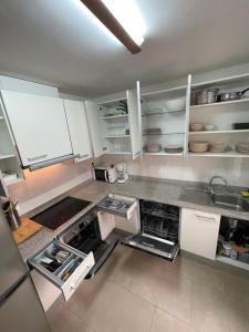 Kuchyňa alebo kuchynka v ubytovaní Adosado obra nueva residencial de lujo