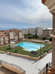 Bazén v ubytovaní Adosado obra nueva residencial de lujo alebo v jeho blízkosti