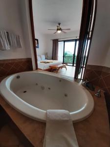 Et bad på Villas Mayaluum Cozumel