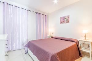 Posteľ alebo postele v izbe v ubytovaní Altea Villa Buraux , Apartamento con vistas al mar & parking en el corazón del casco viejo de Altea