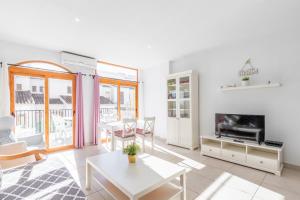 Televízia a/alebo spoločenská miestnosť v ubytovaní Altea Villa Buraux , Apartamento con vistas al mar & parking en el corazón del casco viejo de Altea