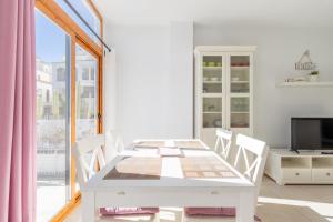 Televízia a/alebo spoločenská miestnosť v ubytovaní Altea Villa Buraux , Apartamento con vistas al mar & parking en el corazón del casco viejo de Altea