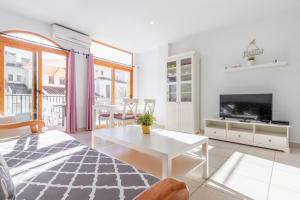 Televízia a/alebo spoločenská miestnosť v ubytovaní Altea Villa Buraux , Apartamento con vistas al mar & parking en el corazón del casco viejo de Altea
