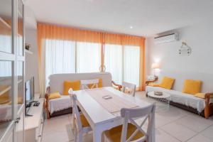 Posedenie v ubytovaní Altea Villa Buraux , Apartamento con vistas al mar & parking en el corazón del casco viejo de Altea