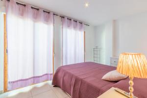 Posteľ alebo postele v izbe v ubytovaní Altea Villa Buraux , Apartamento con vistas al mar & parking en el corazón del casco viejo de Altea