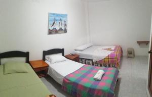 Postel nebo postele na pokoji v ubytování Hostal La Casa de Luis