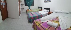 Postel nebo postele na pokoji v ubytování Hostal La Casa de Luis