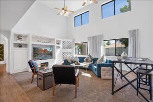 Gallery image of 5 Bedroom 4 Bath Boutique Home PREMIUM LOCATION + heated pool option in Glendale