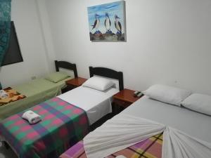 Postel nebo postele na pokoji v ubytování Hostal La Casa de Luis
