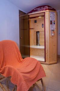 an orange towel sitting on a chair in a room at Pension Fundus in Pfunds