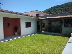 a view of a house with a yard at Terral Casa de Praia in Guarujá