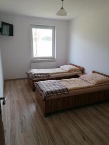 Postel nebo postele na pokoji v ubytování Tawerna-Stawiska + 83 fotografií