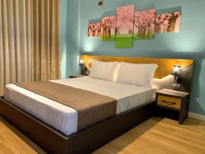 a bedroom with a large bed in a room at EKA Luxury Two-Bedroom Premium Apartment in Durrës