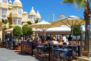 Restaurace v ubytování Benalmadena Top Floor Studio