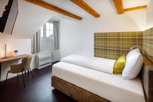 Postel nebo postele na pokoji v ubytování Hotel Schweizerhof