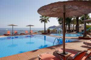 Bazén v ubytování Europa Resort Hotel nebo v jeho okolí
